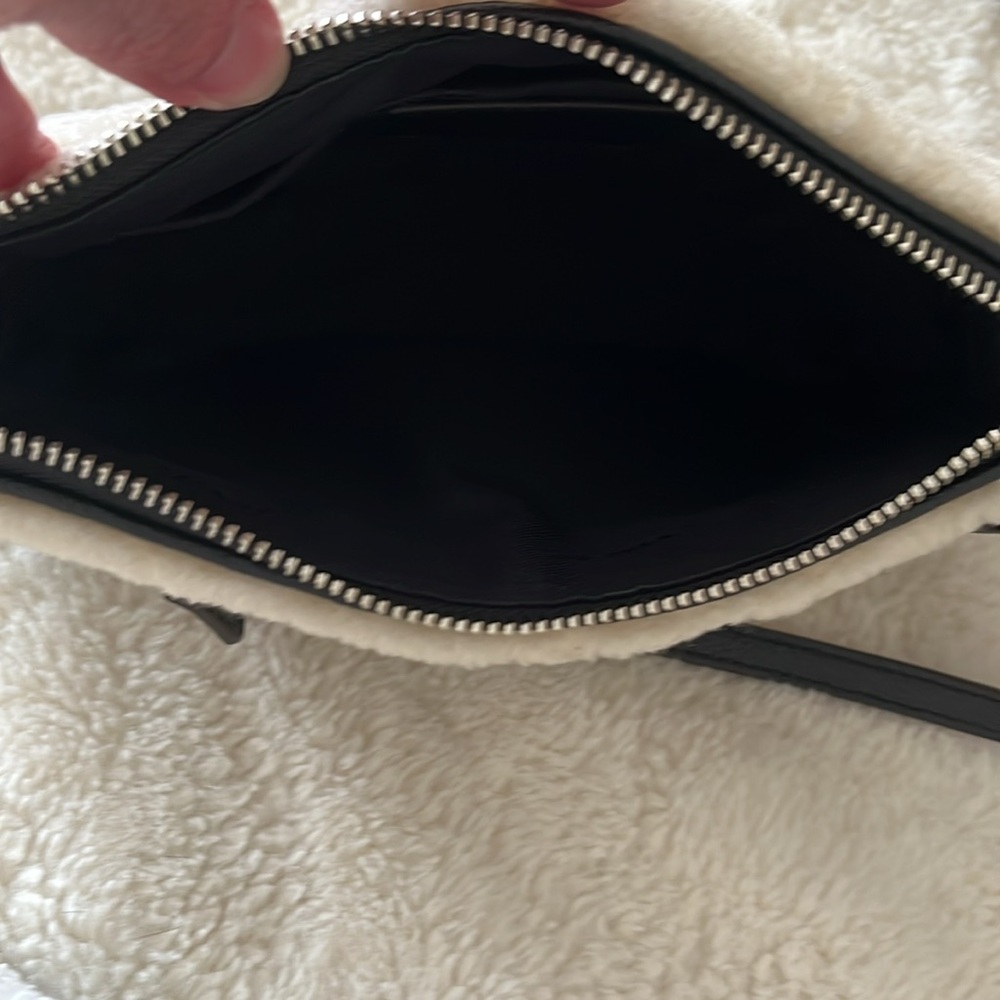 Beautiful Coach Crossbody - Picture 9 of 10